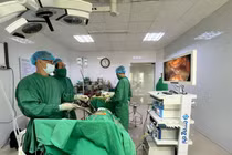 Tự dùng thuốc nam điều trị sỏi, người đàn ông khiến thận to bằng quả bưởi