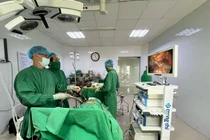 Tự dùng thuốc nam điều trị sỏi, người đàn ông khiến thận to bằng quả bưởi