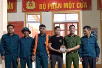 Tìm nam sinh bị lũ cuốn trôi, bất ngờ vớt được ví tiền của người dân