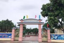 Hiệu phó bị buộc thôi việc vì nhiều tháng không đến cơ quan làm việc