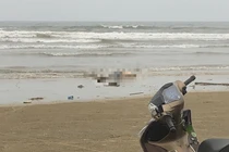 Hà Tĩnh: Phát hiện thi thể người phụ nữ trôi dạt vào bờ biển