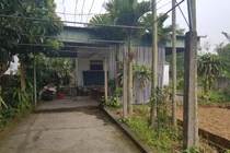 Thầy giáo và cụ ông bị khởi tố, bắt giam vì tội hiếp dâm 