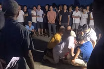 Đi tắm biển cùng cháu, người ông đuối nước thương tâm