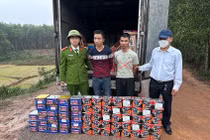 Quảng Bình: Bắt giữ 2 đối tượng vận chuyển hơn 100kg pháo lậu