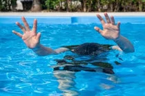 Hà Tĩnh: Một học sinh đuối nước khi tắm ở bể bơi