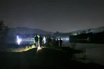 Nghệ An: Lật thuyền đánh cá, 3 bố con đuối nước thương tâm