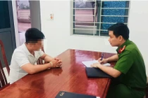 Công an làm việc với các đối tượng “chặt chém” khách gửi xe