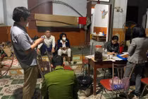 Nghệ An: Đang dùng cơm tối, 5 người đàn ông phải nhập viện