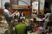 Nghệ An: Đang dùng cơm tối, 5 người đàn ông phải nhập viện