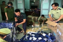 Thu giữ gần 1.900 bao thuốc lá nhập lậu