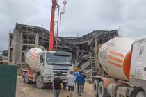 Thông tin mới nhất vụ sập giàn giáo Trung tâm Văn hóa huyện Tuyên Hóa