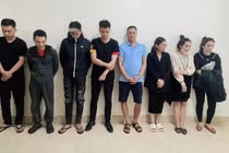 Nghệ An: Nhóm “nam thanh nữ tú” bay lắc trong khách sạn