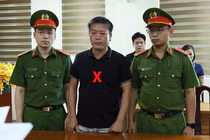 Làm giả tài liệu, giám đốc cùng thuộc cấp bị khởi tố