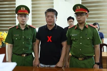 Làm giả tài liệu, giám đốc cùng thuộc cấp bị khởi tố