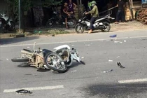 Xe máy đối đầu xe đạp điện, 5 người thương vong