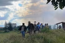 Thăm dò địa chất dưới đường điện cao thế, 3 người bị điện giật thương vong