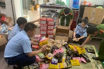 Xử phạt, tiêu hủy bánh trung thu không rõ nguồn gốc