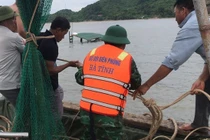 Hà Tĩnh: Cứu hộ thành công 2 ngư dân gặp nạn trên biển