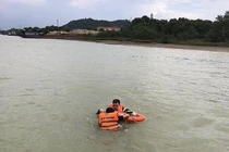 Nghệ An: Cứu sống 2 người nhảy cầu Bến Thuỷ tự tử