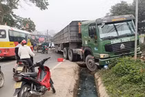 Hà Tĩnh: Va chạm xe đầu kéo, người đàn ông tử vong tại chổ