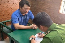 Quảng Bình: Khởi tố đối tượng dùng súng uy hiếp gia đình chủ nợ