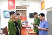 Khởi tố đối tượng xông vào nhà nghỉ quậy phá, đánh nữ nhân viên gãy răng