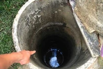 Người đàn ông ngạt khí tử vong dưới giếng sâu