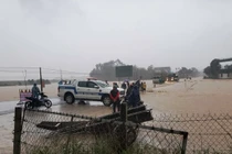 Mưa lũ làm 2 người chết, 1 người mất tích