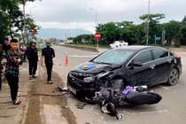 Hà Tĩnh: Xe máy đối đầu ôtô con, 2 người thương vong