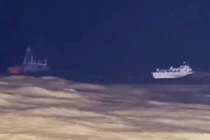 Quảng Bình: Giải cứu thành công 10 ngư dân gặp nạn trên biển