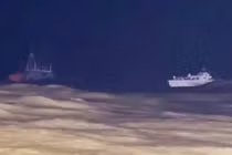 Quảng Bình: Giải cứu thành công 10 ngư dân gặp nạn trên biển