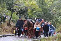 Hà Tĩnh: Người dân nườm nượp đổ về chùa Hương Tích du xuân