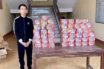 Bắt giữ đối tượng vận chuyển lượng lớn pháo nổ vào Việt Nam