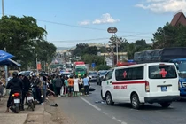 Xe cứu thương va chạm với xe máy khiến 1 người tử vong