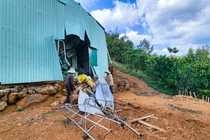 Nổ mìn khai thác đá làm sập cầu dân sinh