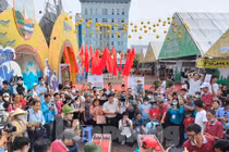 Độc lạ cuộc thi đua cua tốc độ ở Cà Mau 