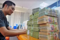 Nhiều nhà băng giảm lãi suất huy động sau động thái của Ngân hàng Nhà nước