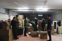 Hà Nội: Phát hiện hàng chục tấn TPCN, mỹ phẩm sản xuất trong... trại nuôi gà