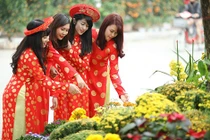 Người Việt làm gì để "tống cựu nghinh tân" trong đêm Giao thừa? 