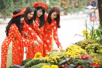 Người Việt làm gì để "tống cựu nghinh tân" trong đêm Giao thừa? 