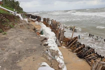 Công bố tình huống khẩn cấp sạt lở bờ biển Hội An