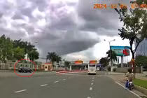 Đà Nẵng: Tài xế lái xe biển xanh đi ngược chiều vào sân bay 