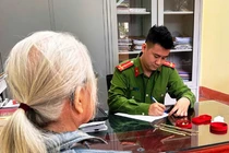 Ninh Bình: Cụ bà suýt mất 1 cây vàng vì lừa đảo qua mạng viễn thông