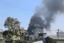 Cháy nhà 5 tầng ở Hà Nội, khói bốc cao hàng chục mét