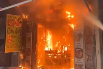 Hà Nội: Quán cơm bất ngờ bốc cháy, kèm theo tiếng nổ