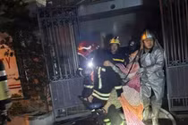 Hà Nội: Cứu hai người trong đám cháy lúc rạng sáng