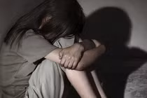 Vụ mẹ tiếp tay cho cha dượng "hại đời" con gái: Luật sư nói gì?