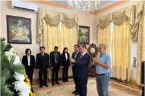 Chủ tịch Phan Xuân Dũng viếng Tổng Bí thư Nguyễn Phú Trọng tại Đại sứ quán