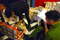 Thu giữ lượng lớn rượu ngoại, khí cười không rõ nguồn gốc