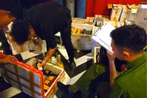 Thu giữ lượng lớn rượu ngoại, khí cười không rõ nguồn gốc